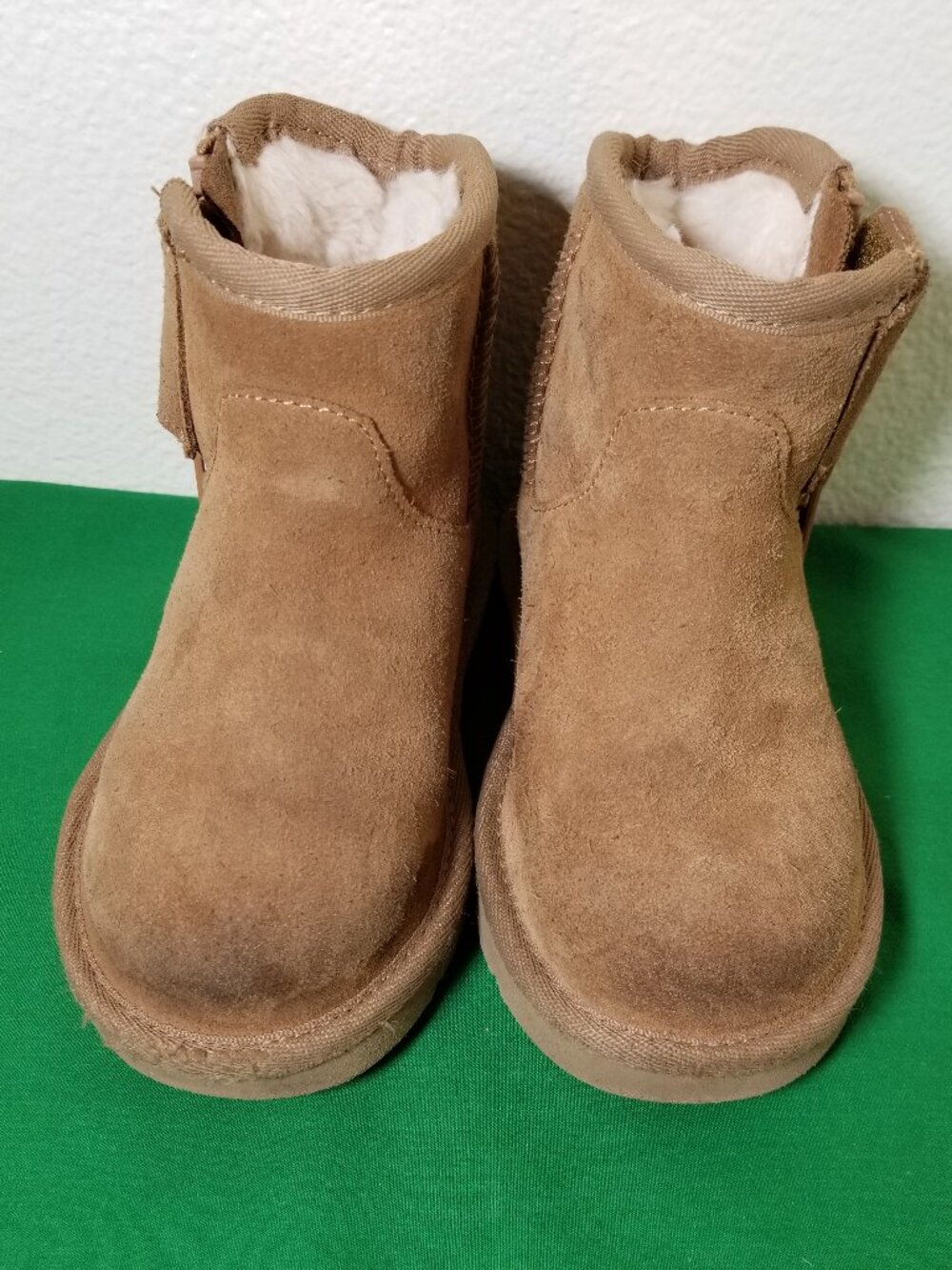 UGG Adri Classic Mini Boot Chestnut Suede Toddler Girls Size 8